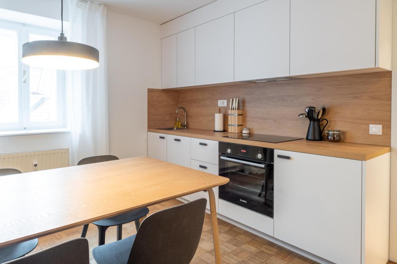 Strict City Apartments Любляна Екстер'єр фото