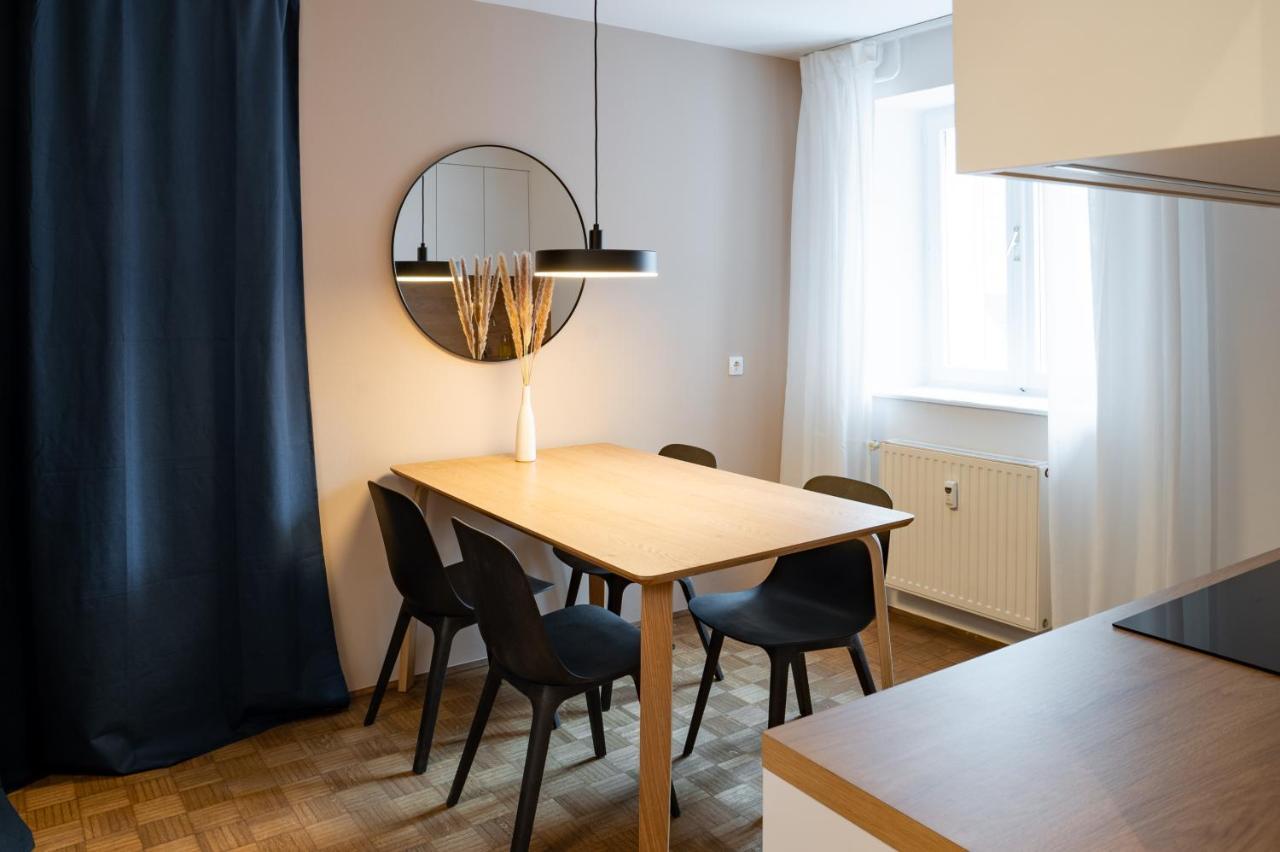 Strict City Apartments Любляна Екстер'єр фото