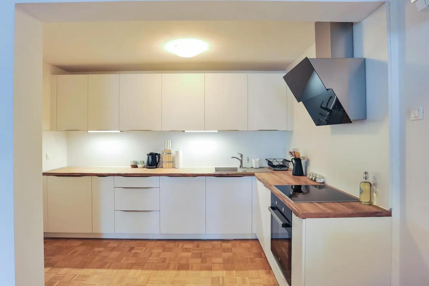 Strict City Apartments Любляна Екстер'єр фото