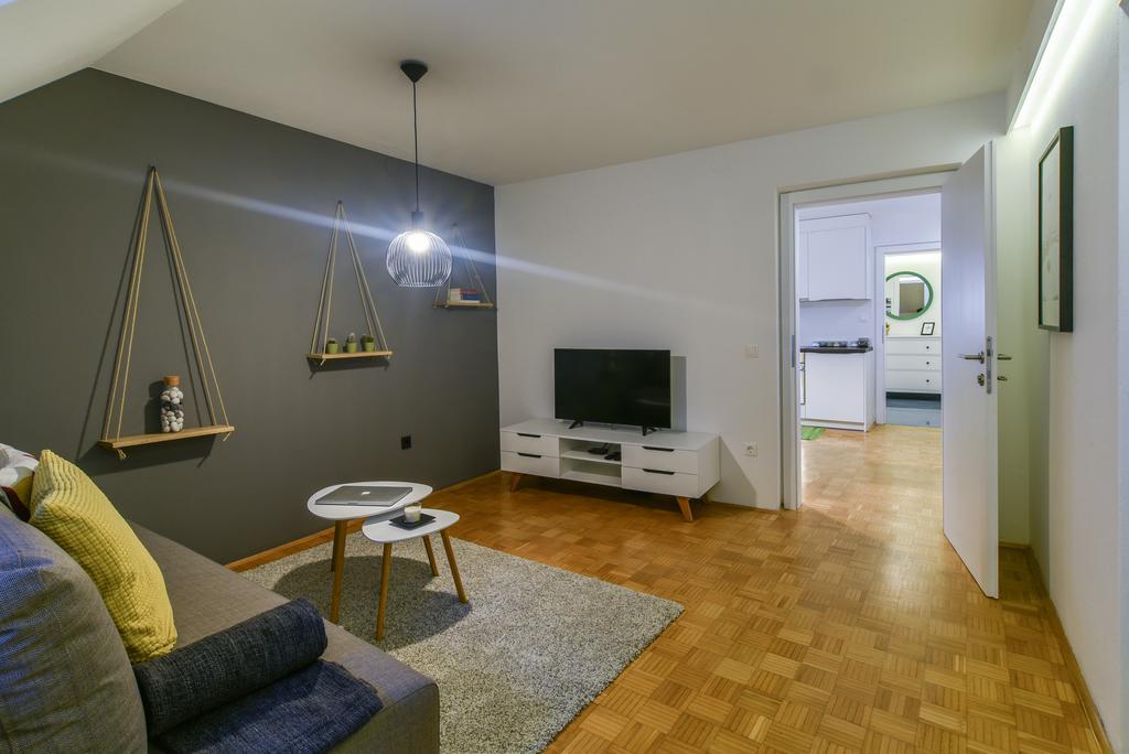 Strict City Apartments Любляна Екстер'єр фото